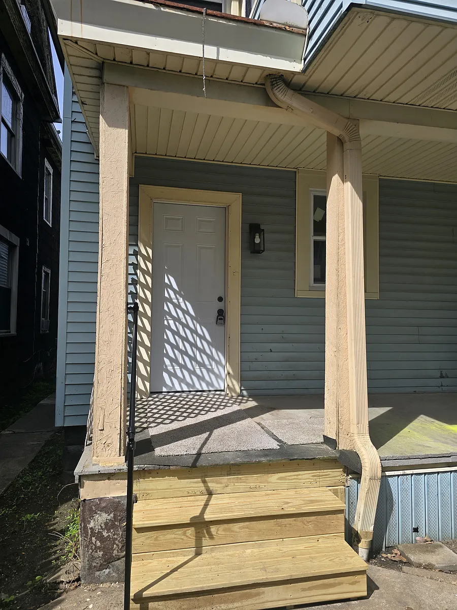 Building Photo - 22 5th St NE #1