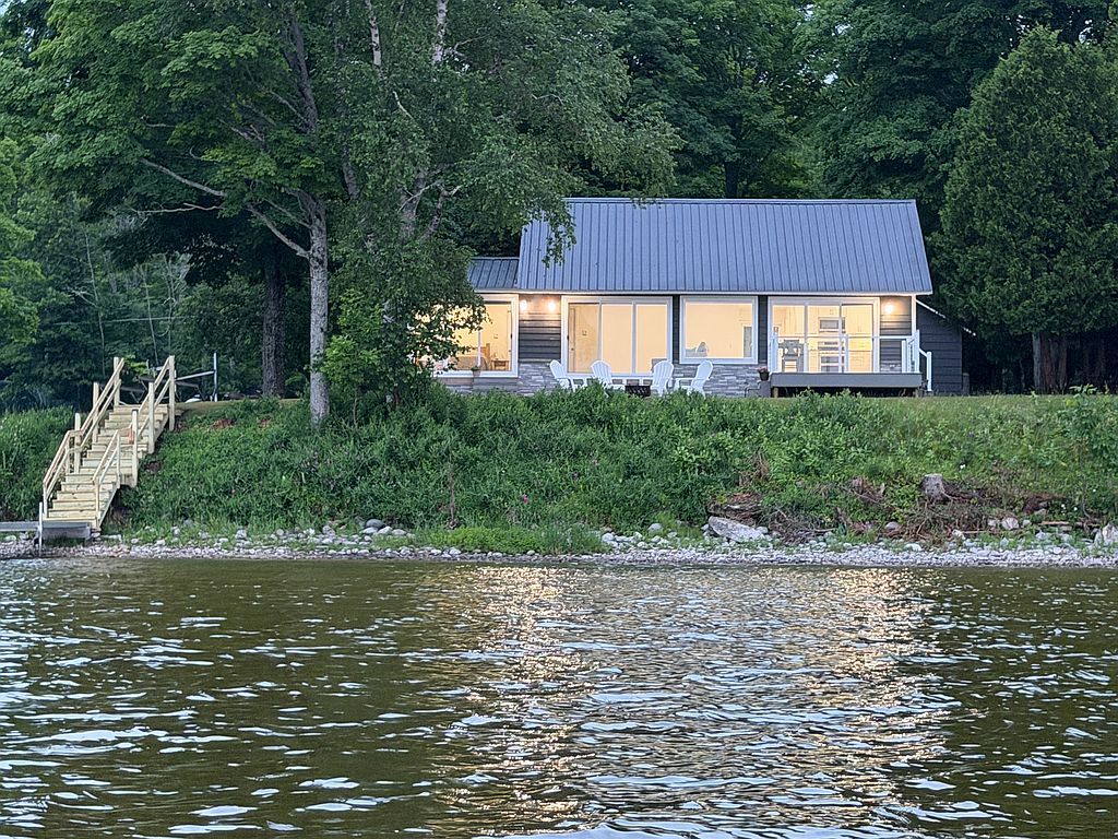 W17660 W Chrisler Shrs - Property Image