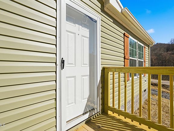 3rd image of 1223 Front St E