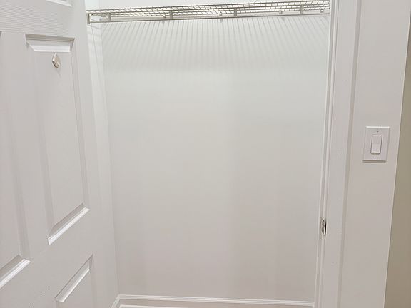 5th image of 4914 N Leavitt St #G