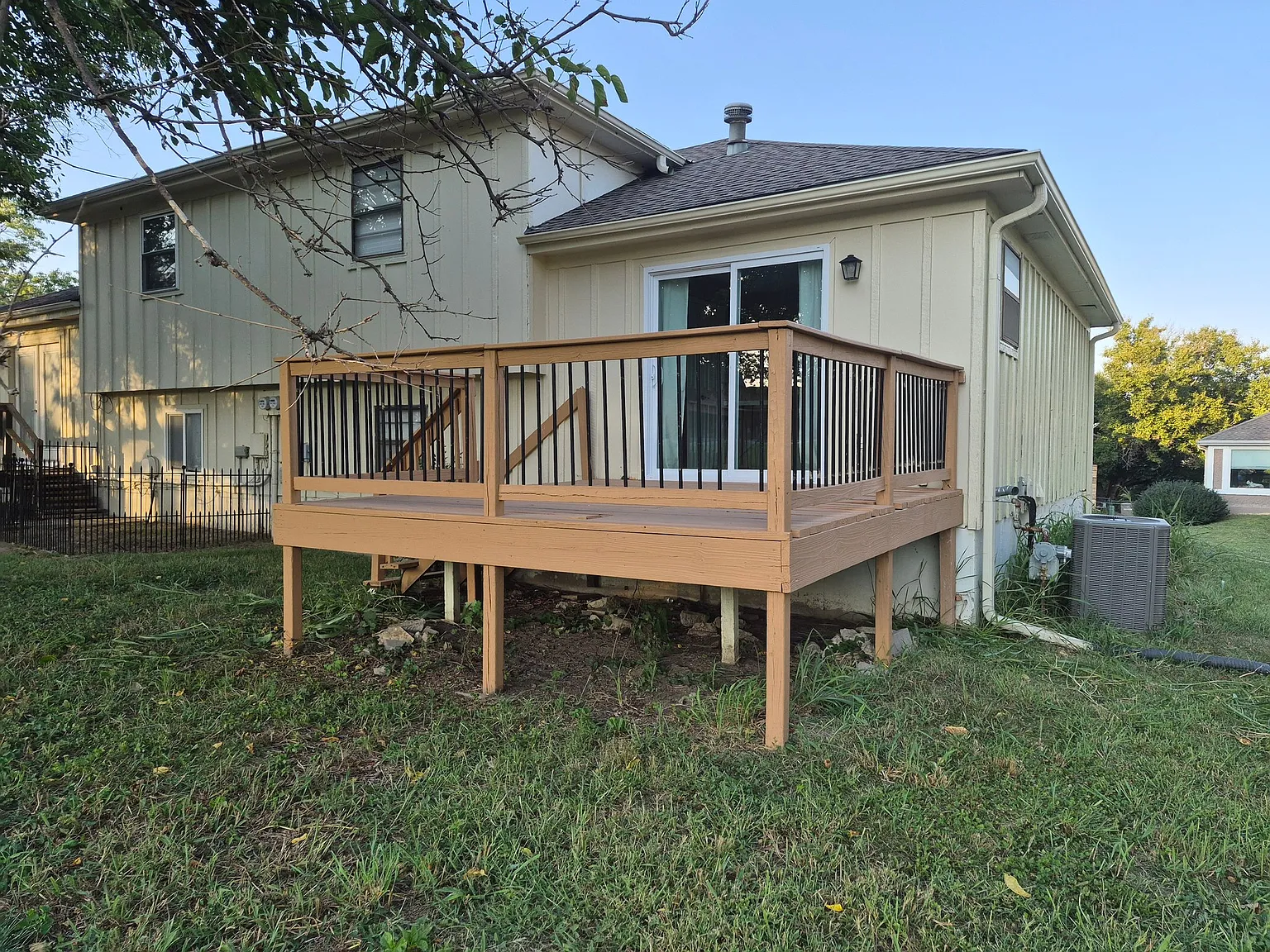 Fully Remodeled 3 bedroom and 1.5 bath spacious home. — Photo 4