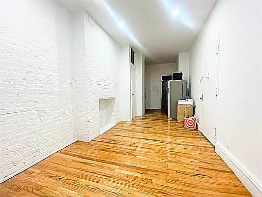 4th image of 413 E 9th St #1AA