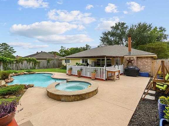 5th image of 13910 Dominique Dr