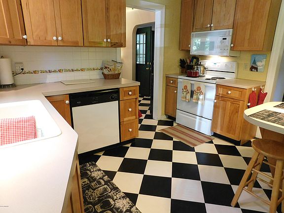 5th image of 5435 Henry St
