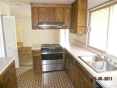 4th image of 753 Daniels St