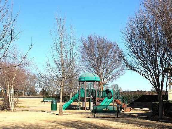 5th image of 3017 Maplewood Dr