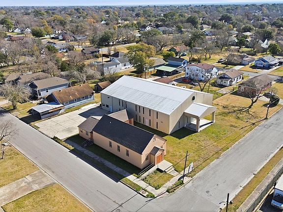 3rd image of 1444 2nd Ave