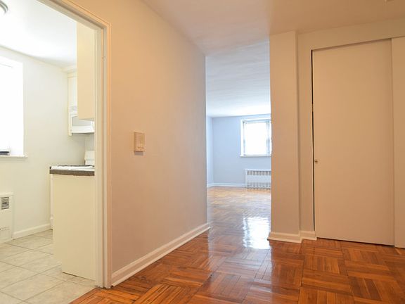 Harbor House - Foyer - H39-0MG