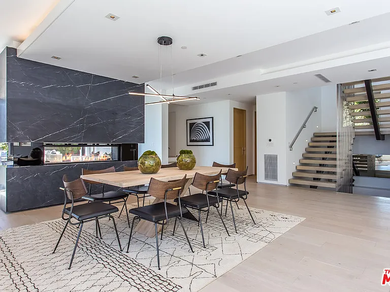 1413 Queens Rd — Photo 6