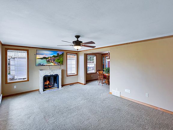 4th image of 2728 W Hoffman Ave