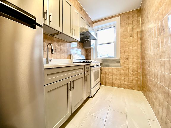 3rd image of 521 55th St #3A