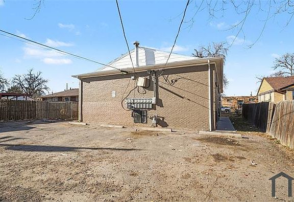 5th image of 1908 Clinton St APT 103