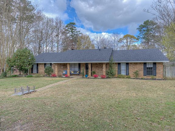 2nd image of 306 S Tanglewood Dr