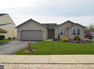 2 Tulpehocken Ct, Womelsdorf, PA 19567