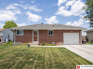 6922 B St, Omaha, NE 68106
