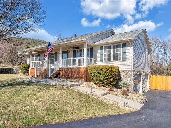 5822 Fieldview Dr, Roanoke, VA 24019