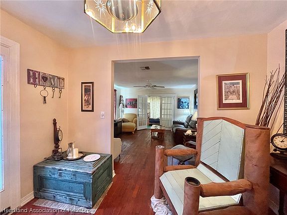 4th image of 1311 Lakeview Dr