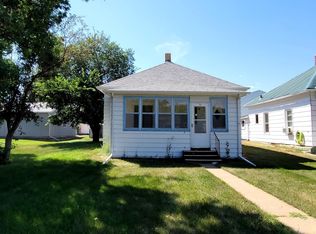 205 S 3rd St, Glen Ullin, ND 58631