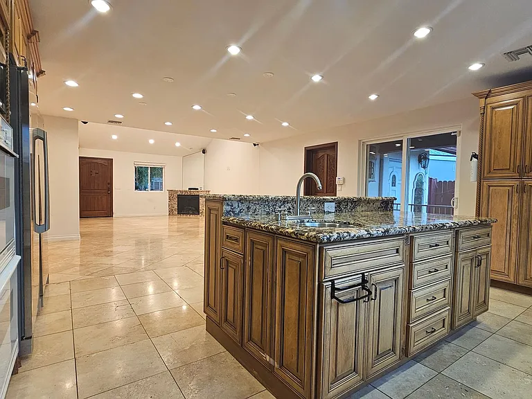 4940 Dobkin Ave — Photo 8