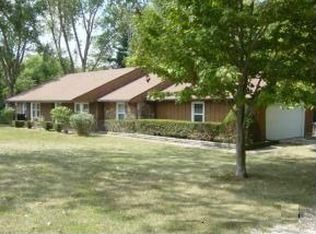 16140 Spillway Rd, Girard, IL 62640