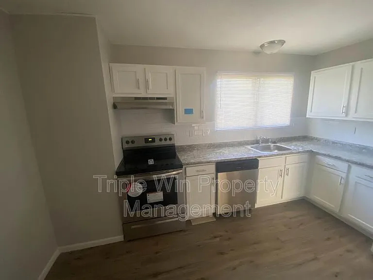 2372 Rockymont Dr — Photo 17