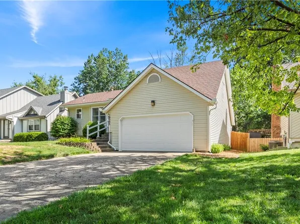 16305 W 126th Ter, Olathe, KS 66062