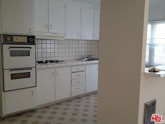 3rd image of 120 N Hamilton Dr
