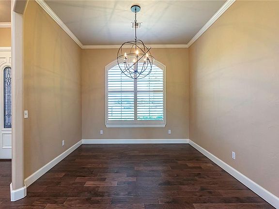 4th image of 1501 Redwood Cir