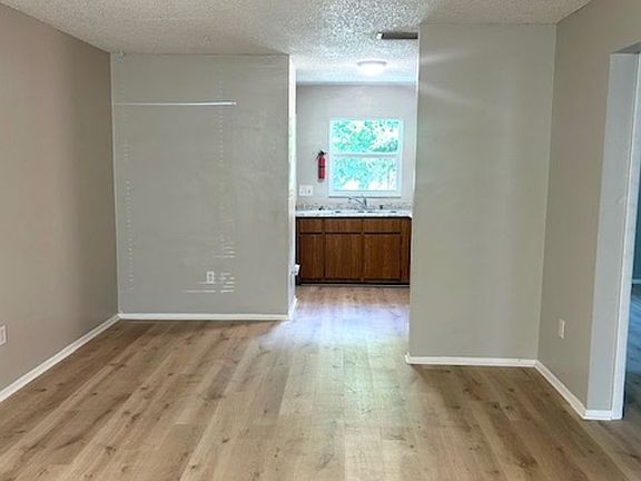 4th image of 3755 Marion St #B