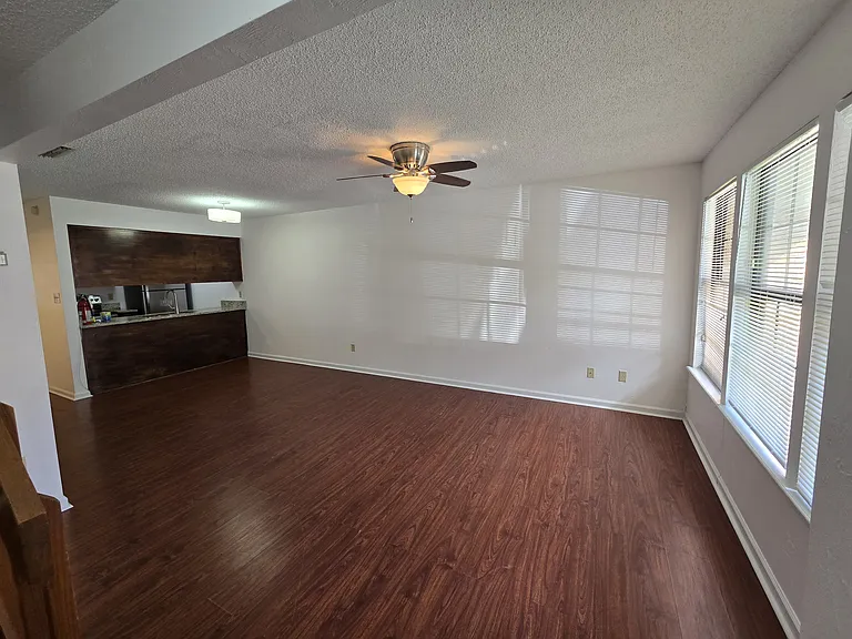 2218 Timberwood Cir N — Photo 8