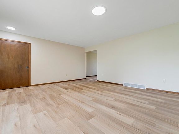 5th image of 4474 Applewood Ln