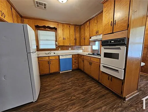 1876 Gatewood Dr — Photo 3