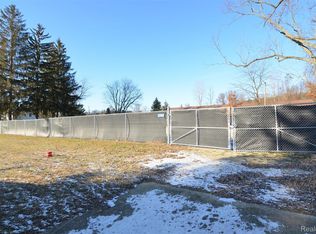 115 Oakwood St, Holly, MI