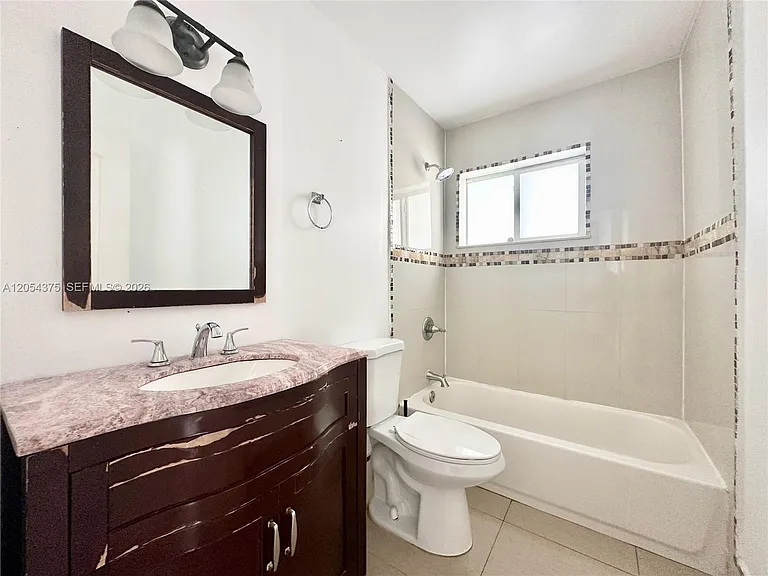 1548 SW 5th Pl #1 — Photo 24