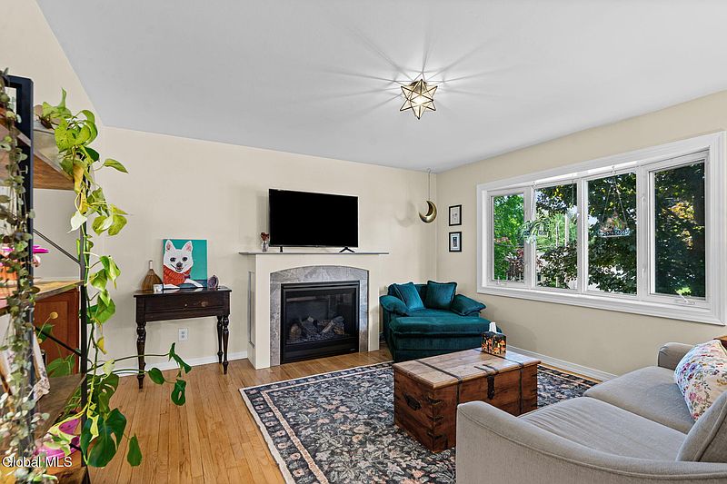3rd image of 22 Collegeview Drive