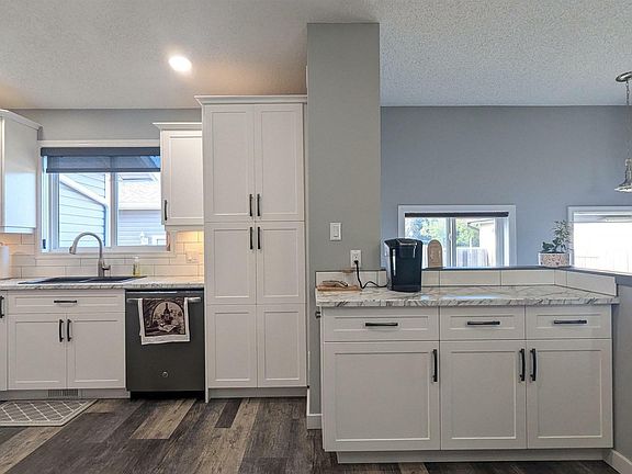 4th image of 4609 41a Ave
