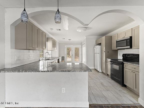 4th image of 10565 BESSENT Road N