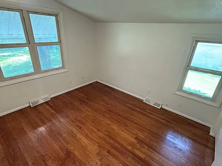 11301 Herrick Ave — Photo 5