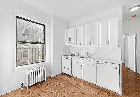 3rd image of 619 E 5th St #17B