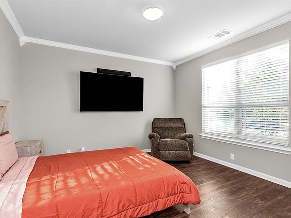 4th image of 529 Bermuda Ave