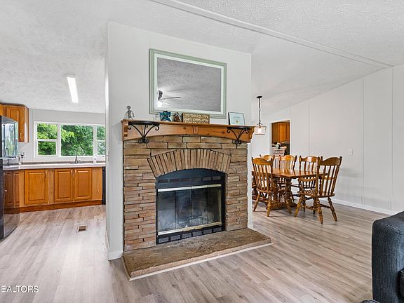 3rd image of 10721 Dogwood Rd