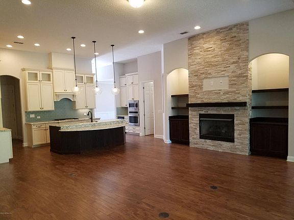 5th image of 293 Senegal Dr