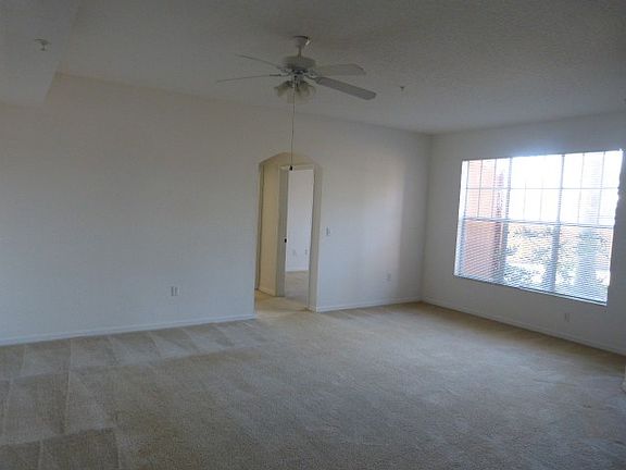 3rd image of 5560 Metrowest Blvd Unit 3-108