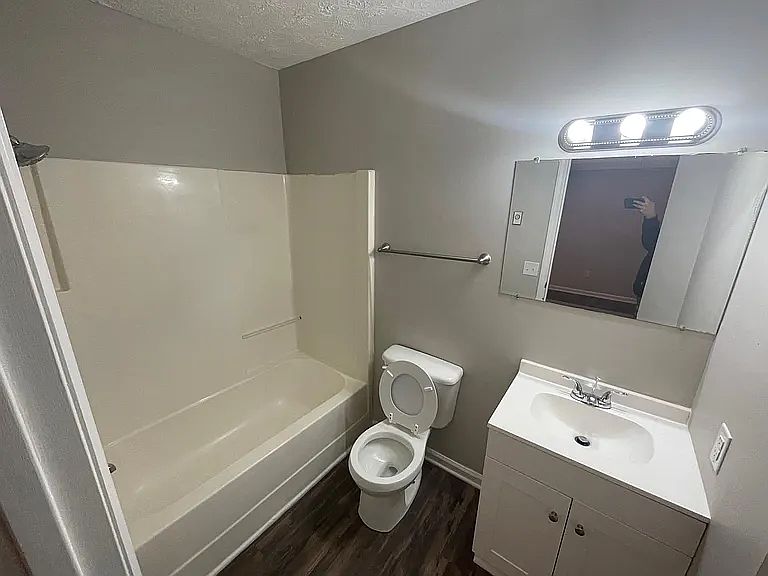 1st image of 1640 Foxhaven Dr APT 1