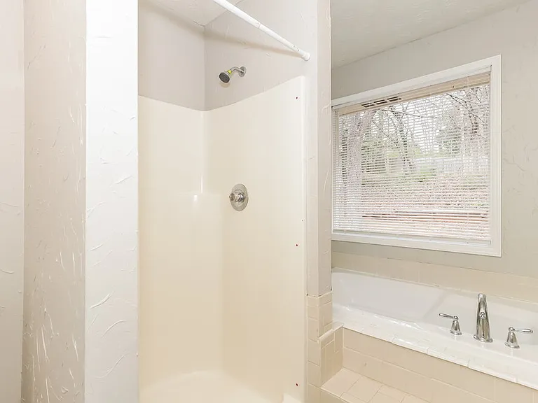 202 Northbridge Dr — Photo 11
