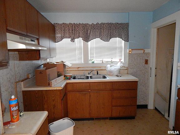 2nd image of 1611-1613 32nd St