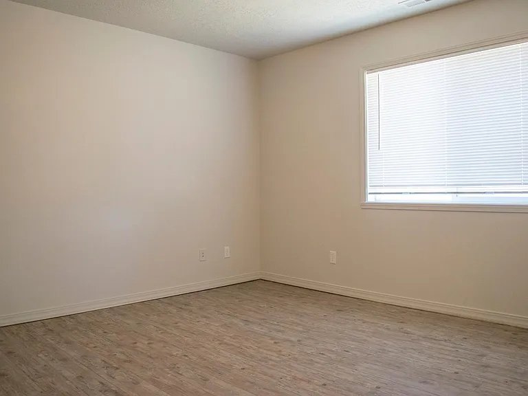 403 W Frontage Rd — Photo 3