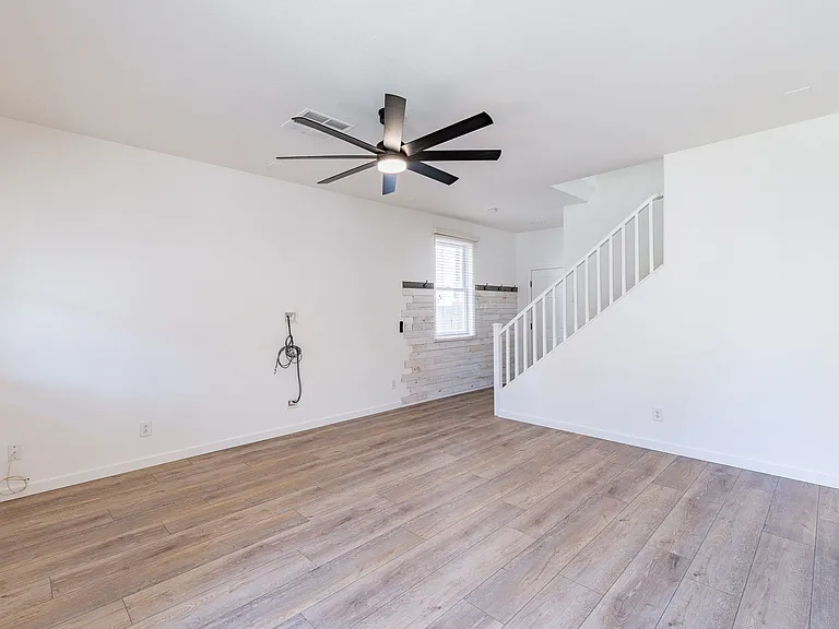 2225 E Sunland Ave — Photo 6