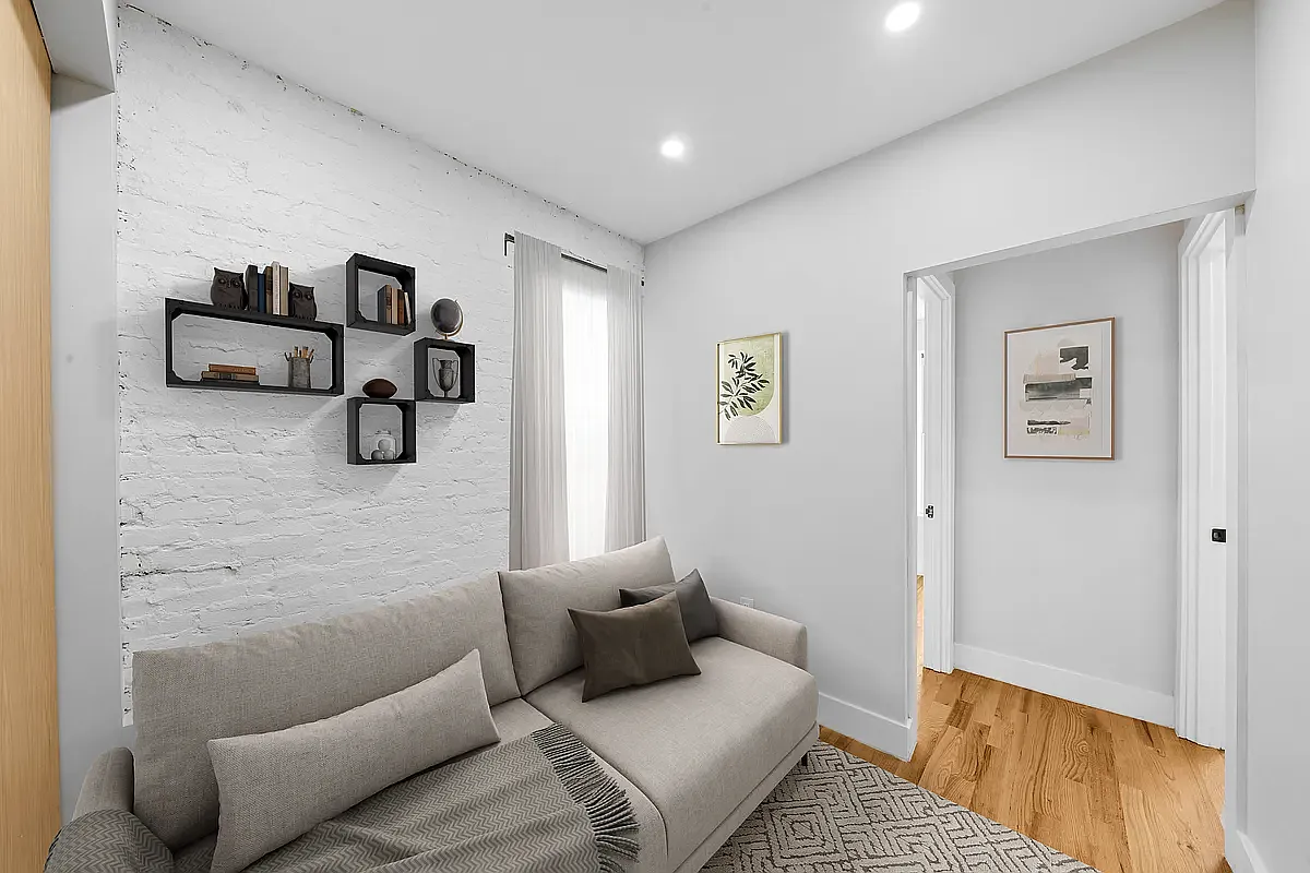 Photo 2 of 6 - 219 Kingsland Ave #8 - Brooklyn, NY Building Photo - 219 Kingsland Ave #8