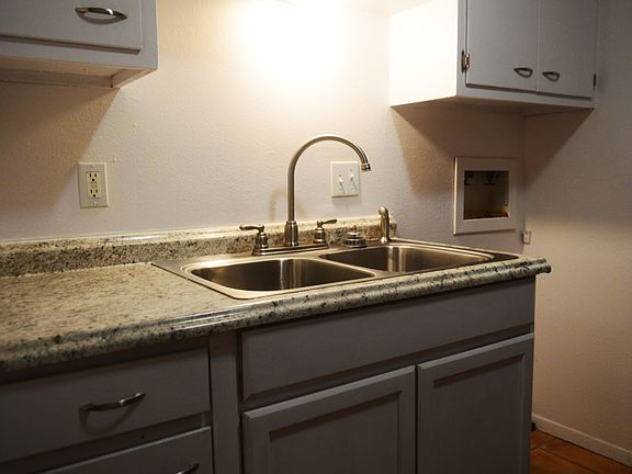 4th image of 809 Calle Saragosa #3